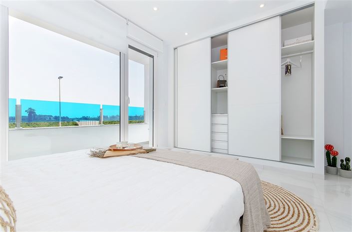 Image No.15-3 Bed Property for sale