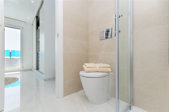 Image No.16-3 Bed Property for sale