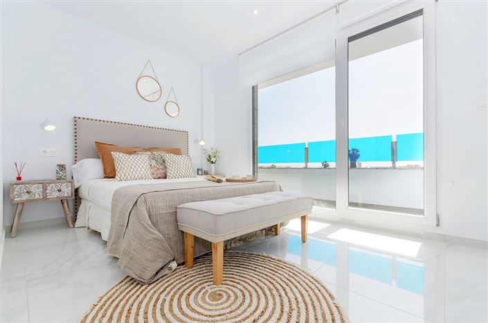 Image No.18-3 Bed Property for sale