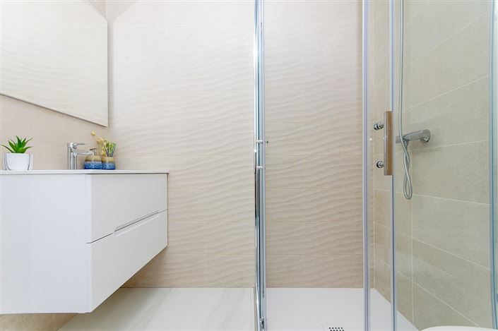 Image No.19-3 Bed Property for sale