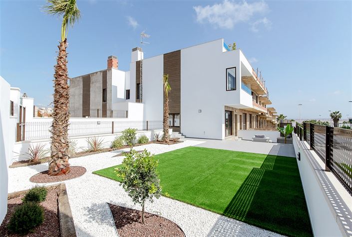 Image No.3-3 Bed Property for sale