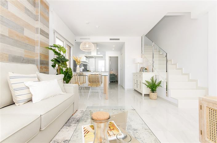 Image No.8-3 Bed Property for sale