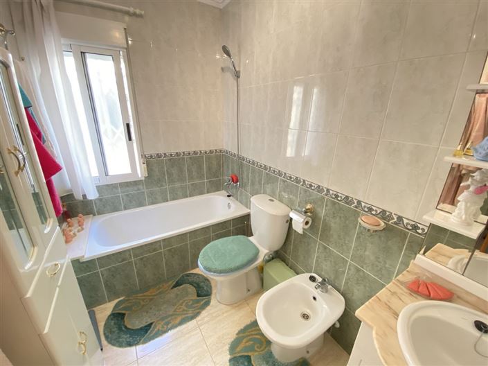 Image No.12-3 Bed Property for sale