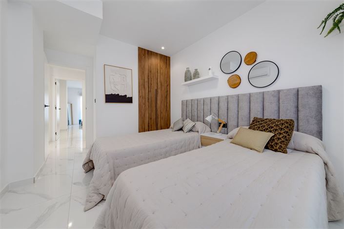 Image No.13-2 Bed Property for sale