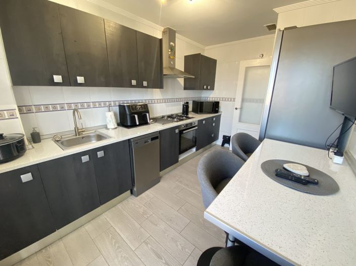 Image No.4-2 Bed Property for sale