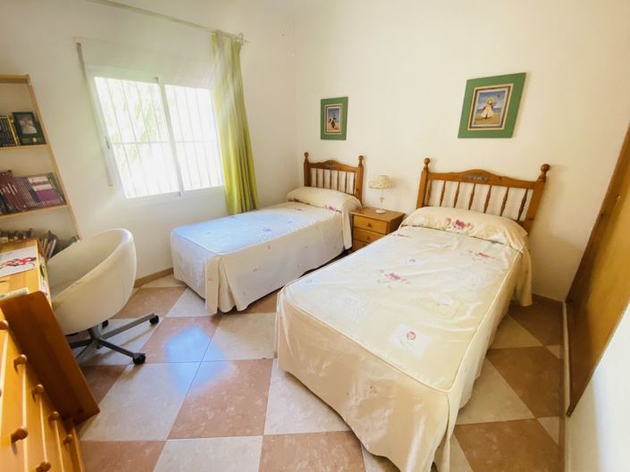 Image No.13-3 Bed Property for sale