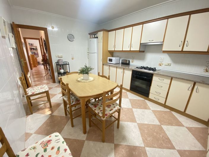 Image No.10-3 Bed Property for sale