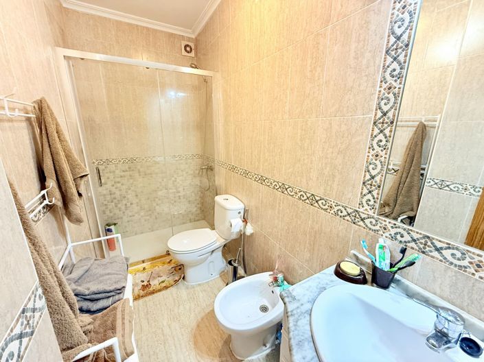 Image No.12-2 Bed Property for sale