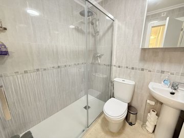 42142ndfloorimmaculateapartment140425091253tn