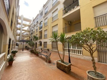 42142ndfloorimmaculateapartment140425091254tn