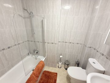 42142ndfloorimmaculateapartment140425091253tn