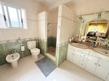4356immaculatedetachedvillawithguestaccomodat