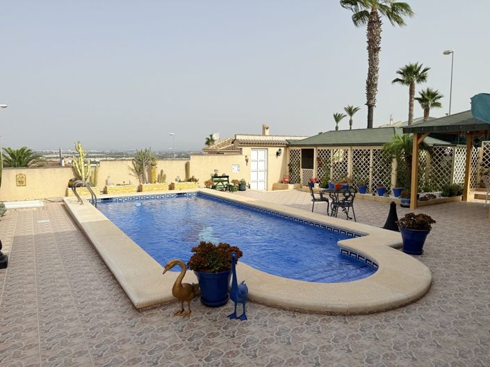 Image No.15-4 Bed Property for sale