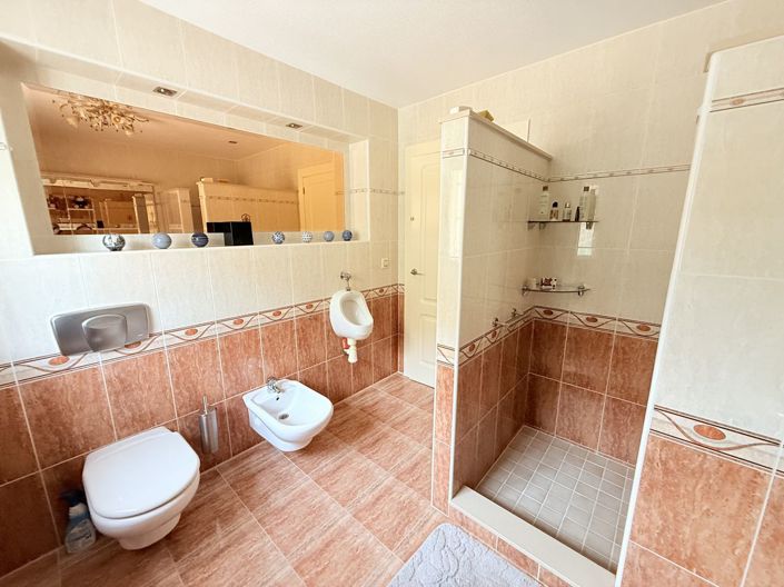 Image No.21-4 Bed Property for sale