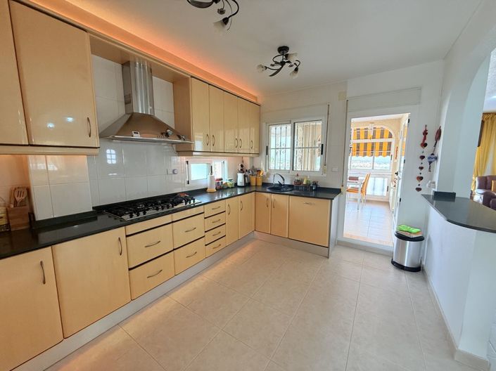 Image No.3-4 Bed Property for sale