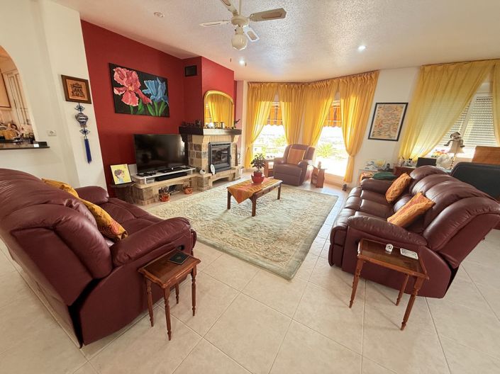 Image No.4-4 Bed Property for sale