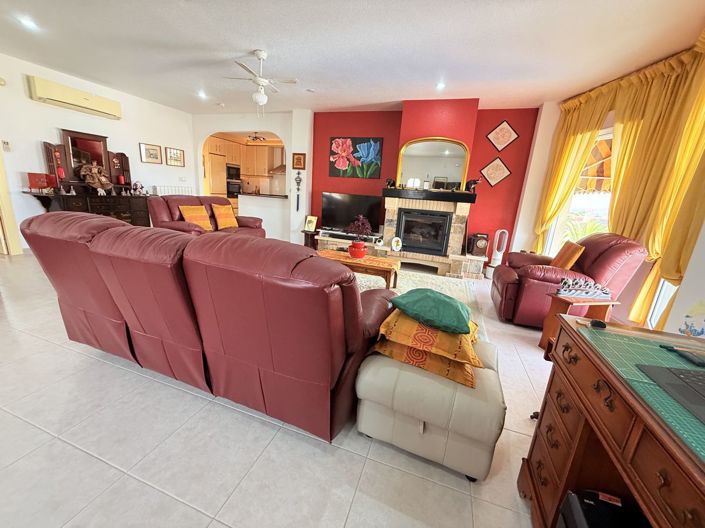 Image No.6-4 Bed Property for sale