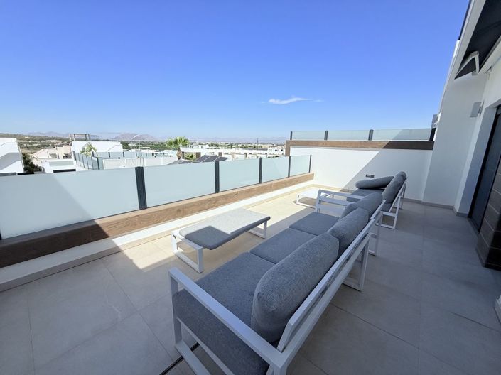 Image No.11-4 Bed Property for sale