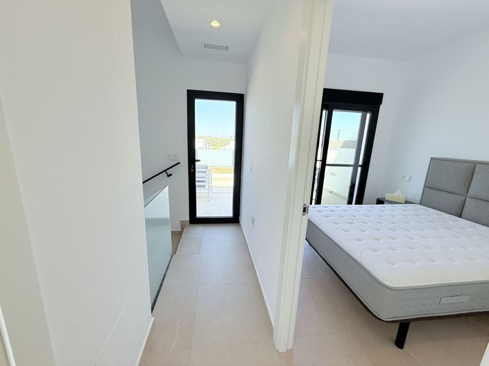 Image No.12-4 Bed Property for sale