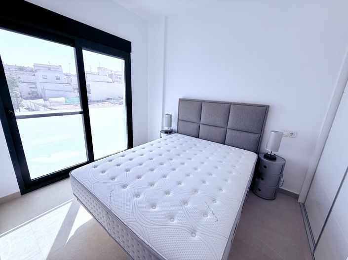 Image No.14-4 Bed Property for sale