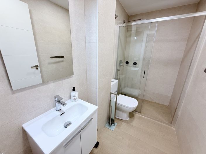 Image No.19-4 Bed Property for sale