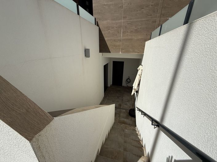 Image No.20-4 Bed Property for sale