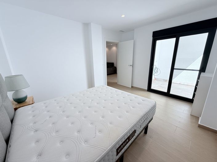 Image No.21-4 Bed Property for sale