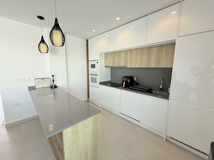 Image No.4-4 Bed Property for sale