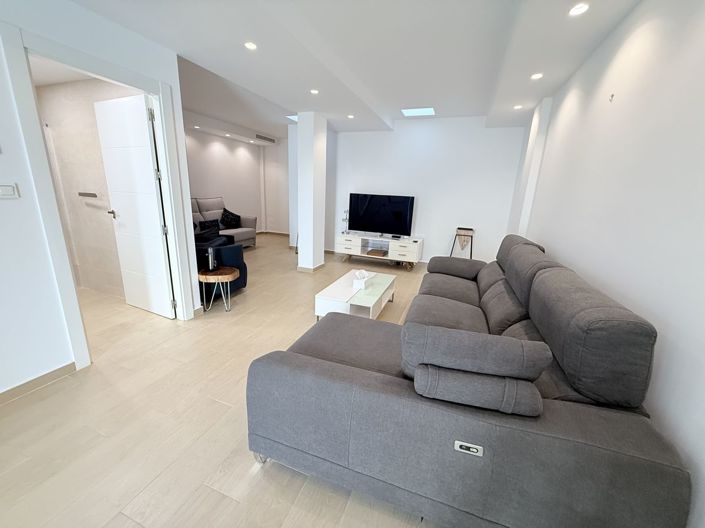 Image No.5-4 Bed Property for sale