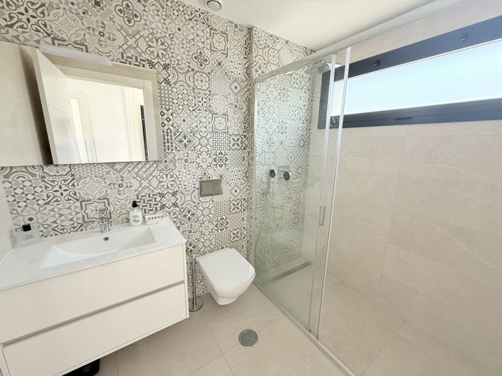 Image No.7-4 Bed Property for sale