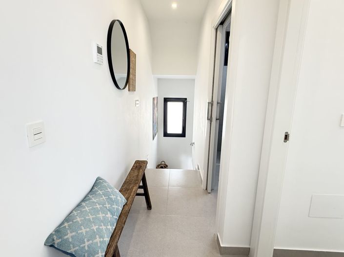 Image No.10-2 Bed Property for sale