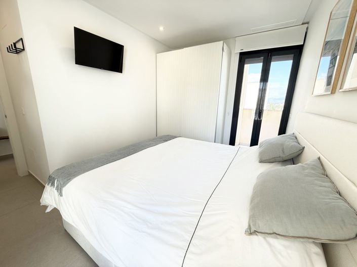 Image No.11-2 Bed Property for sale