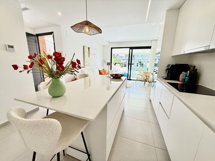 Image No.6-2 Bed Property for sale