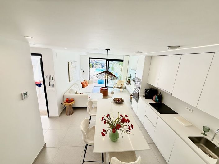 Image No.3-2 Bed Property for sale