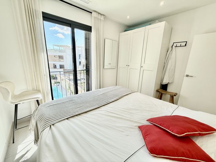 Image No.8-2 Bed Property for sale