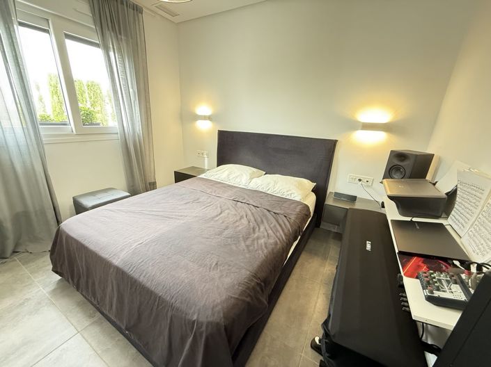 Image No.12-2 Bed Property for sale