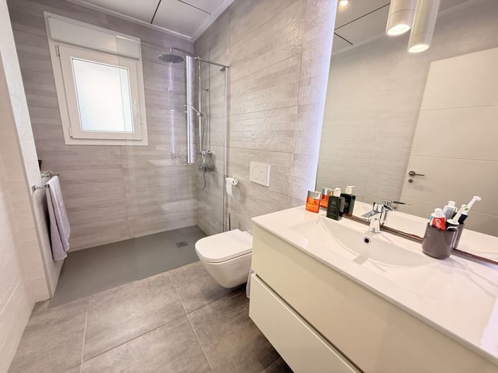 Image No.13-2 Bed Property for sale