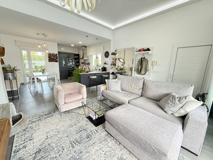 Image No.14-2 Bed Property for sale