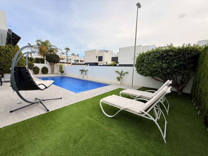 Image No.17-2 Bed Property for sale