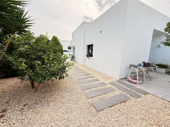 Image No.24-2 Bed Property for sale