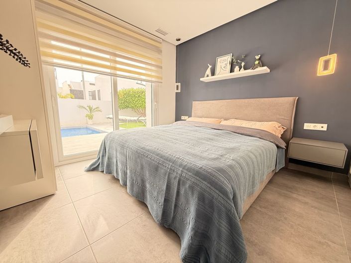 Image No.4-2 Bed Property for sale