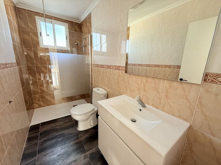 Image No.10-3 Bed Property for sale