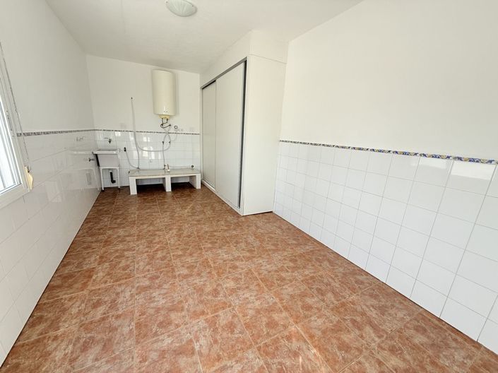 Image No.20-3 Bed Property for sale