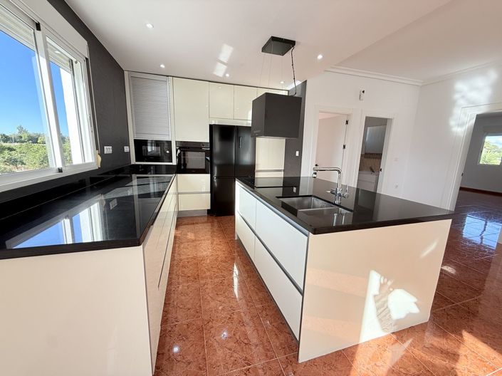 Image No.4-3 Bed Property for sale