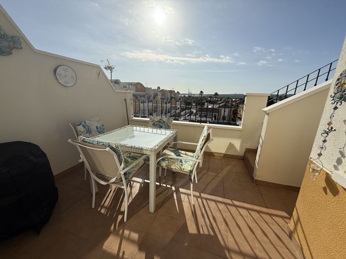 Image No.11-2 Bed Property for sale