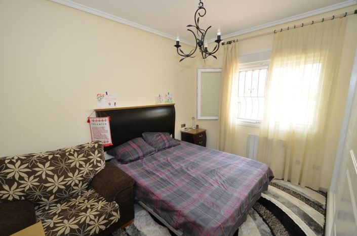 Image No.12-3 Bed Property for sale