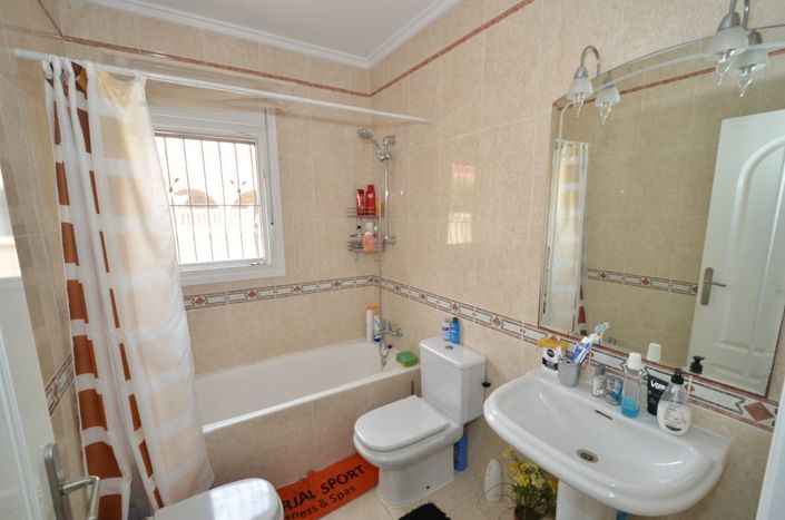 Image No.12-3 Bed Property for sale