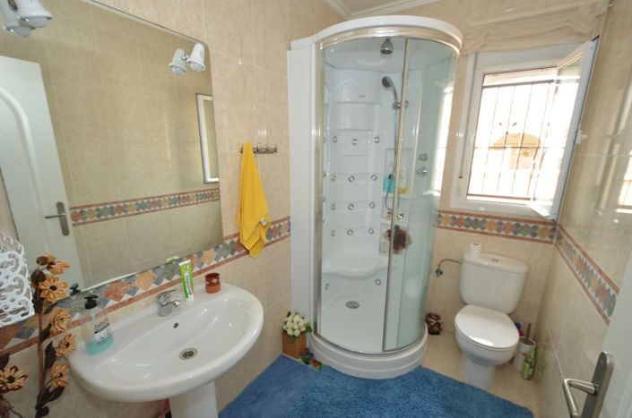 Image No.9-3 Bed Property for sale