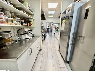 4543fantasticlocationbarcafeterialeasehold190