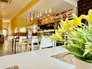 4543fantasticlocationbarcafeterialeasehold190